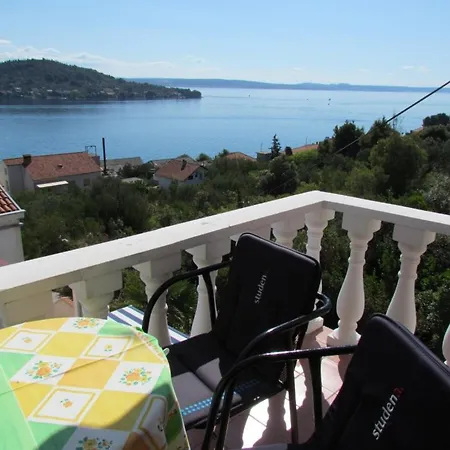 In With Sea View, Balcony, Air Conditioner, Wi-fi Apartment Kali